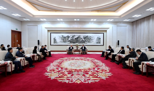公司与滨海新区领导座谈并共同见证滨海公司与经开区管委会签署合作协议