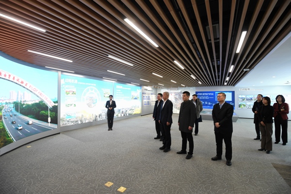 公司与滨海新区领导座谈并共同见证滨海公司与经开区管委会签署合作协议