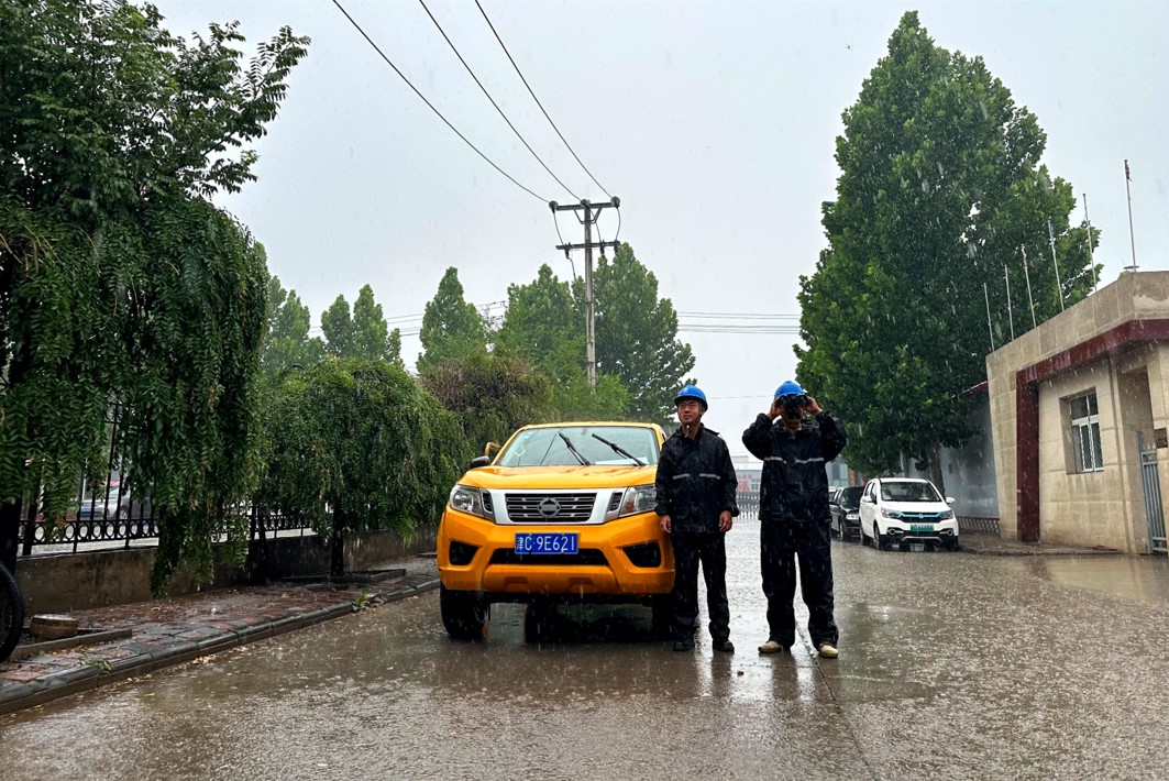 【防汛度夏保供电】高温骤雨双考验 全力守护保平安