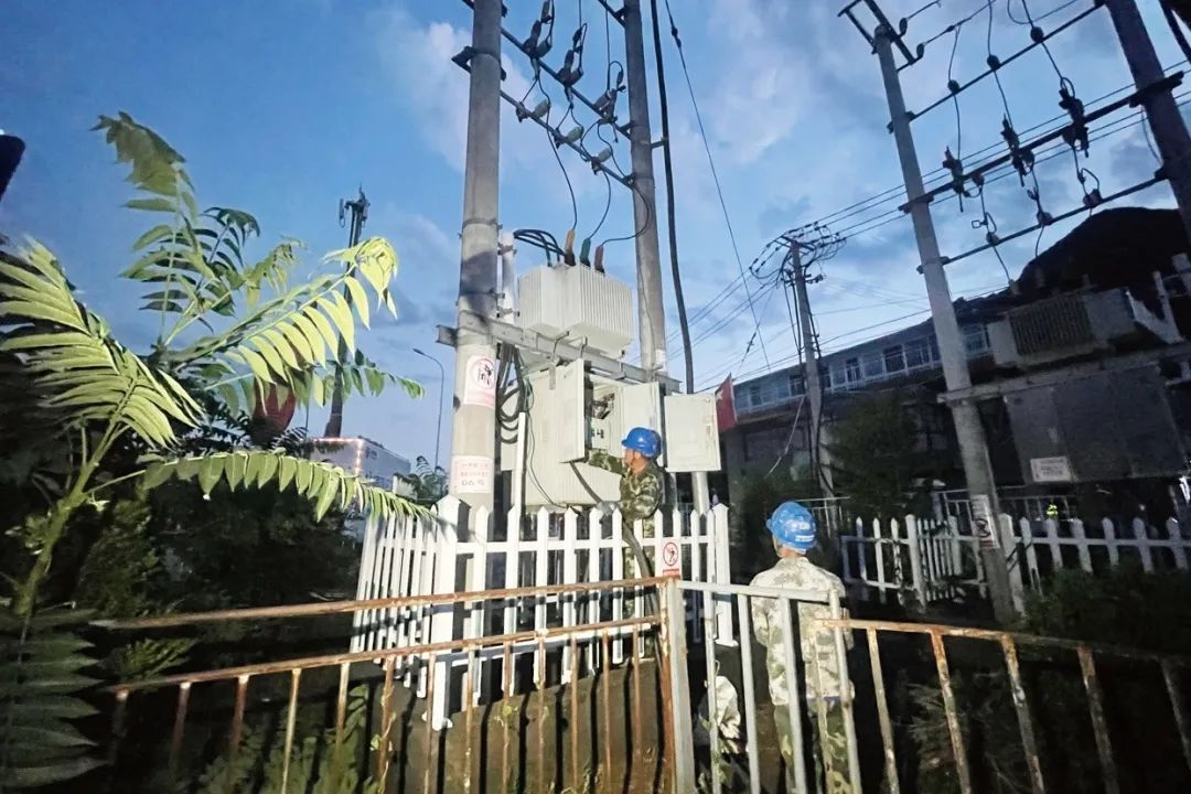 中国能源报《能源电力系统奋战防汛救灾一线》